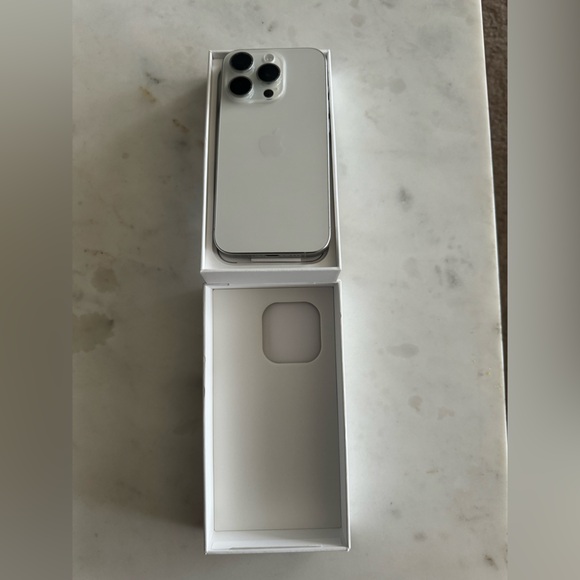 iPhone 15 Pro - Picture 1 of 2